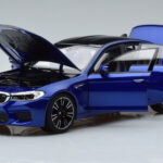 BMW M5 F90 Marina Bay Azul Norev 1:18 - image 2 of 7