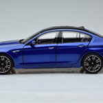 BMW M5 F90 Marina Bay Azul Norev 1:18 - image 4 of 7