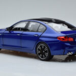 BMW M5 F90 Marina Bay Azul Norev 1:18 - image 6 of 7
