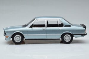 BMW M535i E12 Azul Norev 1:18 183269 Metal - imagen 3 de 6
