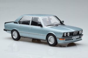 BMW M535i E12 Azul Norev 1:18 183269 Metal - imagen 4 de 6