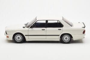BMW M535i E28 Alpine Blanco AUTOart 1:18 75161 Metal - imagen 4 de 10