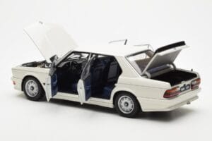 BMW M535i E28 Alpine Blanco AUTOart 1:18 75161 Metal - imagen 5 de 10