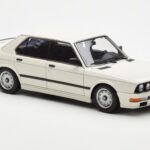 BMW M535i E28 Alpine Blanco AUTOart 1:18 - image 6 of 10