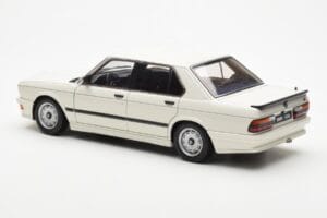 BMW M535i E28 Alpine Blanco AUTOart 1:18 75161 Metal - imagen 7 de 10