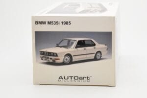 BMW M535i E28 Alpine Blanco AUTOart 1:18 75161 Metal - imagen 9 de 10