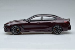 BMW M8 F93 Competition Gran Coupé Amatista Metálico GT Spirit 1:18 GT285 Resina - imagen 3 de 6