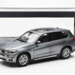 BMW X5 F15 Space Gris Paragon 1:18 - image 8 of 8