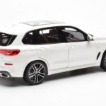 BMW X5 G05 Blanco Paragon 1:18 - image 3 of 8