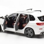 BMW X5 G05 Blanco Paragon 1:18 - image 5 of 8
