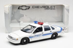 Chevrolet Caprice Sebring Policía UT Models 1:18 21029 Metal - imagen 6 de 6