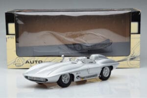 Chevrolet Corvette C1 Stingray Concept AUTOart 1:18 71000 Metal - imagen 8 de 8