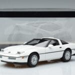 Chevrolet Corvette C4 Blanco AUTOart 1:18 71243 Metal - image 8 of 8