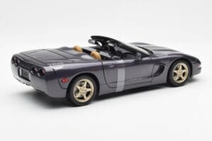 Chevrolet Corvette C5 Descapotable Morado Perla Metálico UT Models 1:18 21010 Metal - imagen 2 de 6