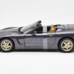 Chevrolet Corvette C5 Descapotable Morado Perla Metálico UT Models 1:18 - image 3 of 6