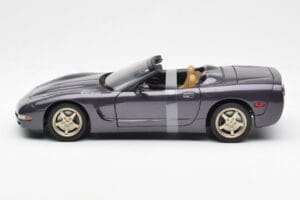 Chevrolet Corvette C5 Descapotable Morado Perla Metálico UT Models 1:18 21010 Metal - imagen 3 de 6