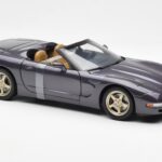 Chevrolet Corvette C5 Descapotable Morado Perla Metálico UT Models 1:18 - image 4 of 6