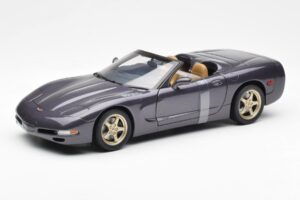 Chevrolet Corvette C5 Descapotable Morado Perla Metálico UT Models 1:18