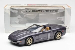 Chevrolet Corvette C5 Descapotable Morado Perla Metálico UT Models 1:18 21010 Metal - imagen 6 de 6