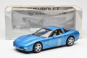 Chevrolet Corvette C5 Azul Metálico UT Models 1:18 21004 Metal - imagen 6 de 6
