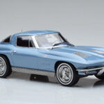Chevrolet Corvette C2 Sting Ray Azul Norev 1:18 - image 4 of 6