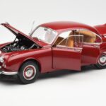 Daimler 250 V8 Rojo Paragon 1:18 PA-98312 - image 2 of 8