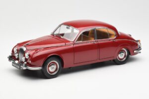 Daimler 250 V8 Rojo Paragon 1:18 PA-98312