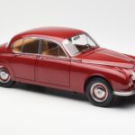 Daimler 250 V8 Rojo Paragon 1:18 PA-98312 - image 6 of 8