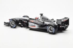 McLaren MP4/17D #6 K. Raikkonen F1 2003 Hot Wheels 1:18 B1650 Metal - imagen 4 de 6