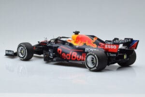 Red Bull Racing RB16B #33 M. Verstappen Abu Dhabi GP F1 World Champion 2021 Minichamps 1:18 110212333 Metal - imagen 5 de 6