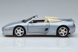 Ferrari F355 Spider Hot Wheels 1:18 23907 Metal - imagen 4 de 7