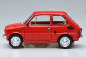 Fiat 126 Rojo MCG 1:18 MCG18323 Metal - imagen 3 de 6
