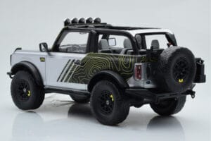 Ford Bronco RTR Iconic Plata GT Spirit 1:18 GT404 Resina - imagen 5 de 6
