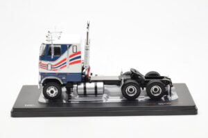 Ford CL 9000 Blanco Azul IXO 1:43 TR177