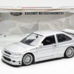 Ford Escort RS Cosworth Versión de Calle Plata UT Models 1:18 - image 2 of 6