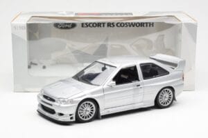 Ford Escort RS Cosworth Versión de Calle Plata UT Models 1:18 22706 Metal - imagen 2 de 6