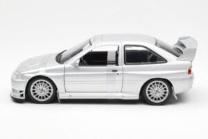 Ford Escort RS Cosworth Versión de Calle Plata UT Models 1:18 22706 Metal - imagen 3 de 6