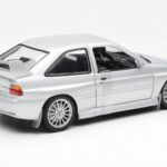 Ford Escort RS Cosworth Versión de Calle Plata UT Models 1:18 - image 5 of 6