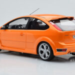 Ford Focus Mk2 ST 2.5 Electric Naranja Otto 1:18 - image 5 of 6
