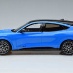 Ford Mustang Mach-E GT Performance Azul Otto 1:18 OT414 Resina - image 3 of 6