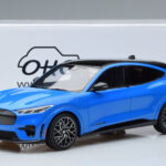 Ford Mustang Mach-E GT Performance Azul Otto 1:18 OT414 Resina - image 6 of 6