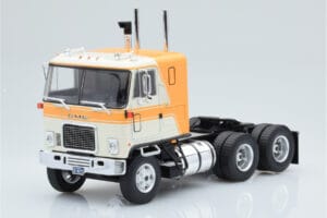 GMC Astro 95 Beige Blanco IXO 1:43 TR167