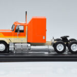 GMC General Naranja IXO 1:43 TR129 - image 3 of 6