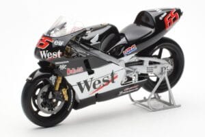 Honda NSR500 West Honda Pons #65 L. Capirossi 500cc World Championship 2001 Minichamps 1:12 122016165 Metal - imagen 2 de 4