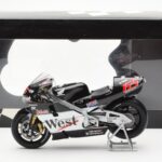 Honda NSR500 West Honda Pons #65 L. Capirossi 500cc World Championship 2001 Minichamps 1:12 122016165 - image 4 of 4