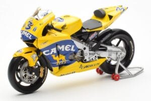Honda RC211V Pramac Pons #3 M. Biaggi MotoGP 2003 Minichamps 1:12 122037103 Metal - imagen 2 de 4