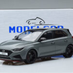 Hyundai i30 N PD Gris Sombra MCG 1:18 - image 6 of 6