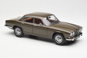 Jaguar XJ6 Series 1 4.2 Sable Marrón Paragon 1:18 2011004 Metal - imagen 6 de 8