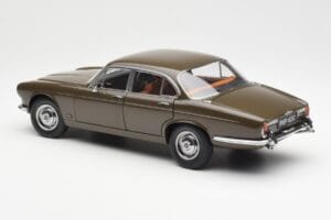 Jaguar XJ6 Series 1 4.2 Sable Marrón Paragon 1:18 2011004 Metal - imagen 7 de 8