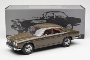 Jaguar XJ6 Series 1 4.2 Sable Marrón Paragon 1:18 2011004 Metal - imagen 8 de 8